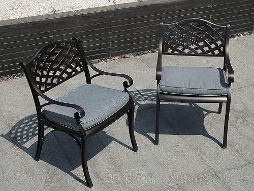 户外铸铝桌椅具有哪些特性？
